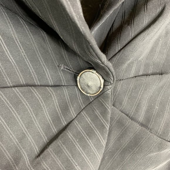 Giorgio Armani Borgo 21 Womans 40 Black Jacket pinstripes missing cuff buttons - Picture 6 of 12